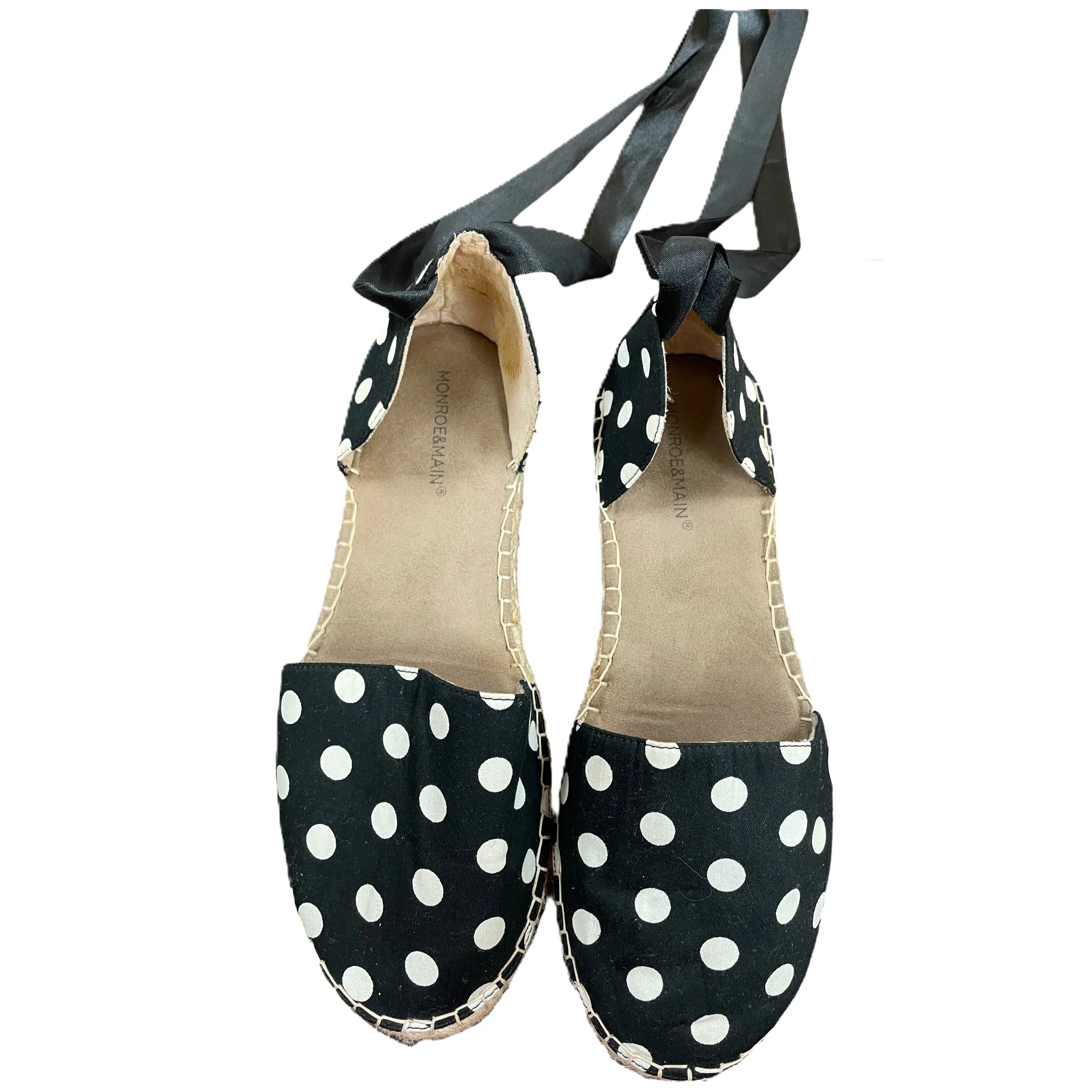 Black & White Sandals Flats By Monroe And Main, Size: 9.5