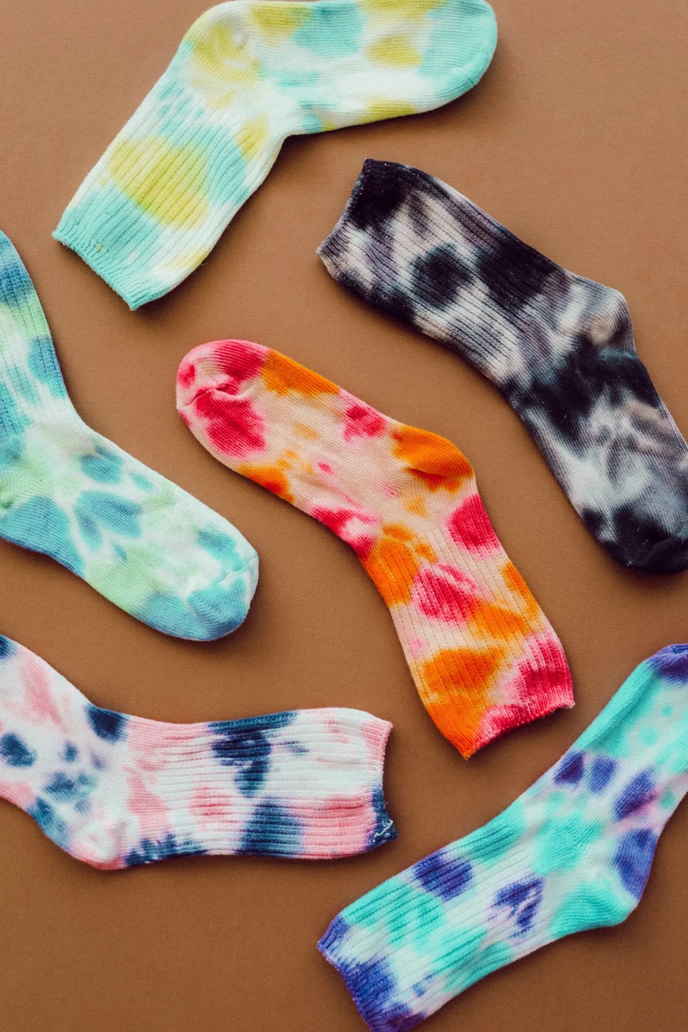 Happy Feet Tie Dye Socks In Lime & Teal
