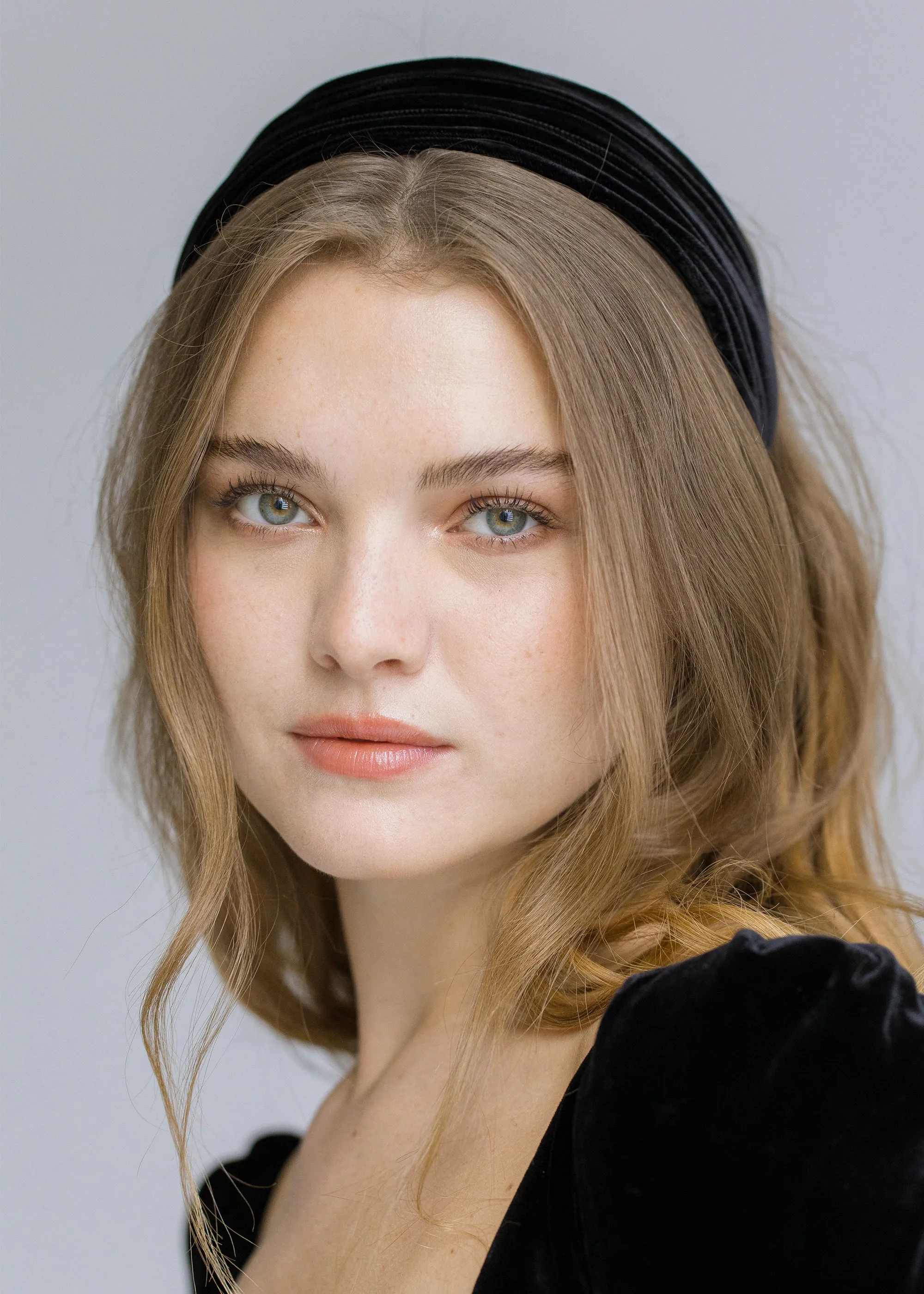 Natasha Velvet Headband -- Black