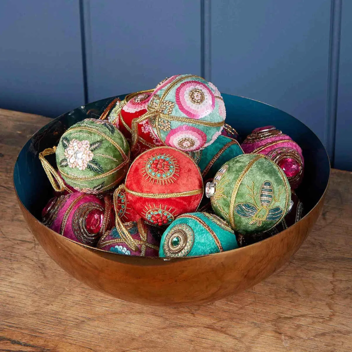 Vixen & Velvet Flower Bauble Velvet Green & Pink 8cm